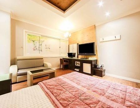 Chung cư 1000 m² 1 phòng ngủ, 1 phòng tắm riêng ở Uichang-gu Changwon Ngoại thất bức ảnh